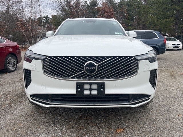 2025 Volvo XC90 B5 Plus photo 2