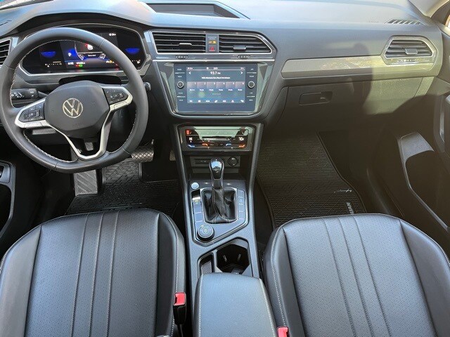 2022 Volkswagen Tiguan SE photo 2