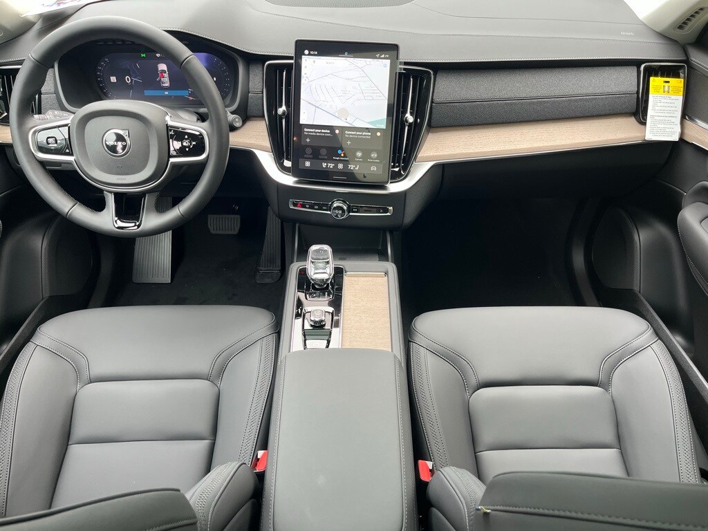 2026 Volvo XC90 B5 Core photo 3