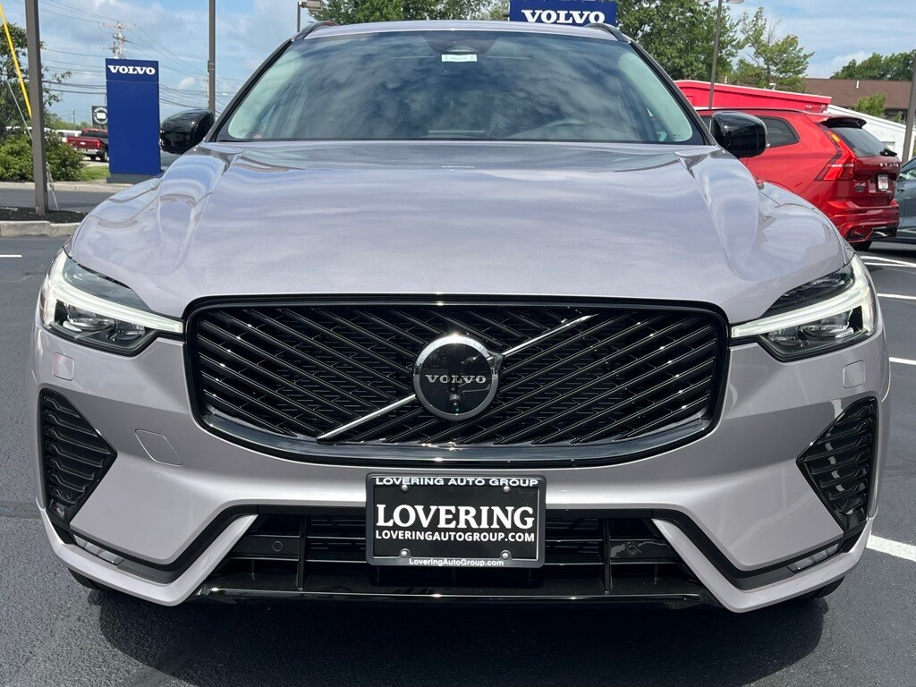 2026 Volvo XC60 B5 Plus photo 3