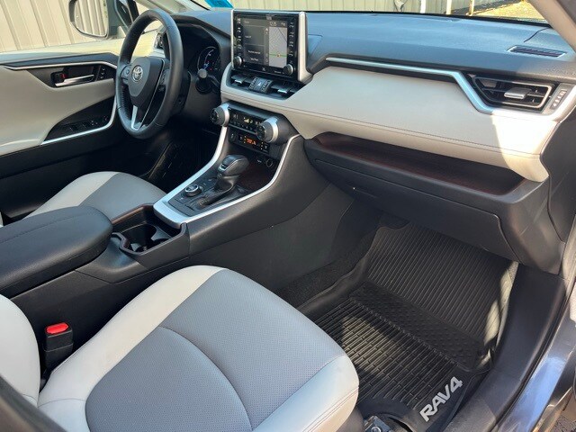 2020 Toyota RAV4 Hybrid Limited photo 3