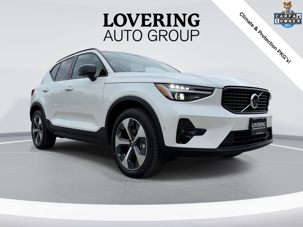 2026 Volvo XC40 SUV 