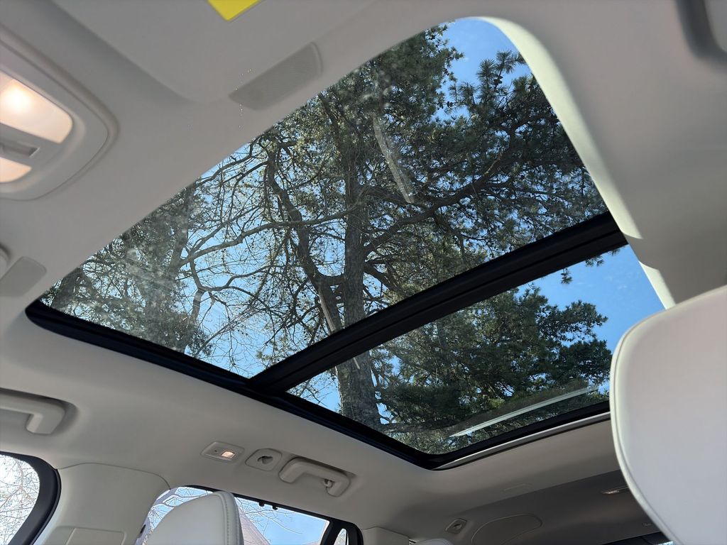 2026 Volvo XC90 Ultra - Photo 16