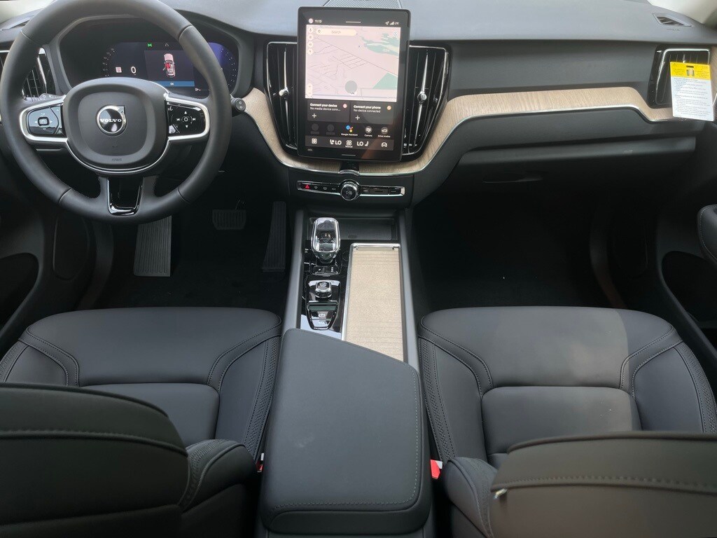 2026 Volvo XC60 B5 Plus photo 4