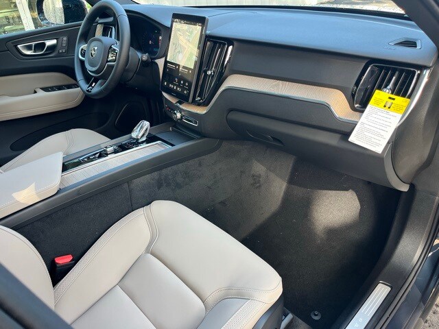 2026 Volvo XC60 B5 Plus photo 4