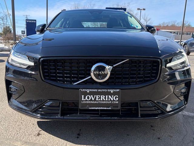 2024 Volvo S60 B5 Plus photo 3