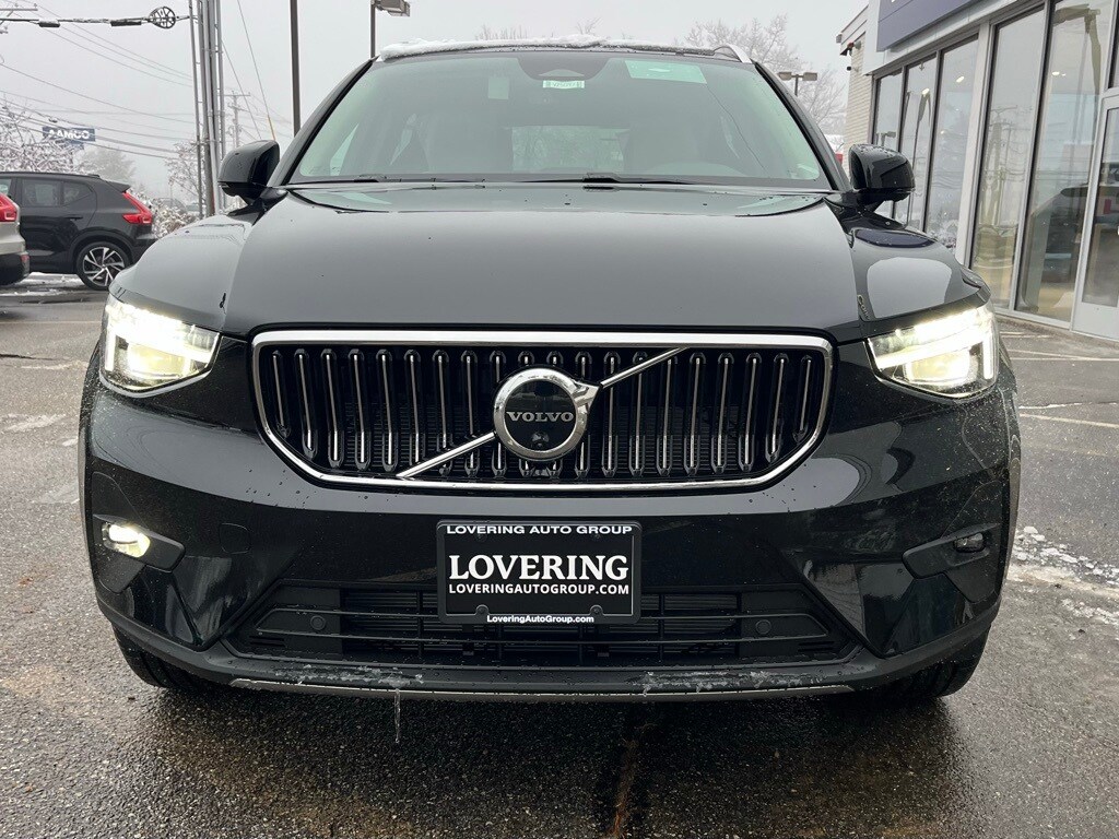 2025 Volvo XC40 Plus photo 3