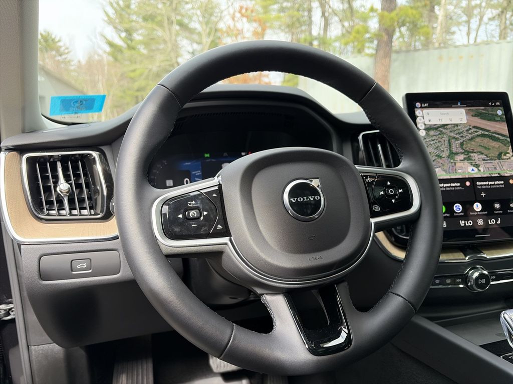 2026 Volvo XC60 Plus - Photo 11