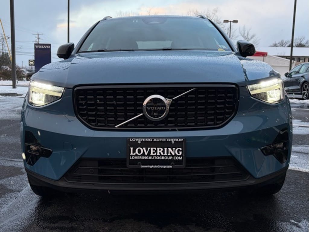 Certified 2025 Volvo XC40 B5 Plus Dark Theme SUV