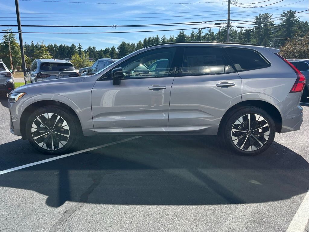 2026 Volvo XC60 Plus - Photo 8