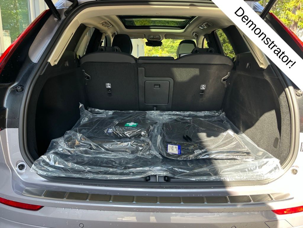 2026 Volvo XC60 Plus - Photo 30