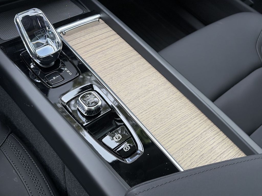 2026 Volvo XC60 Plus - Photo 20