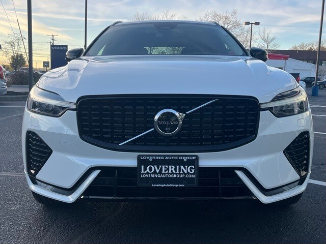 2025 Volvo XC60 B5 Plus photo 3