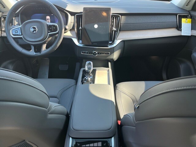 2025 Volvo XC90 Plus photo 4