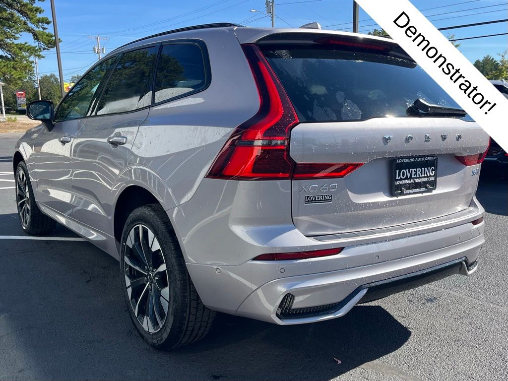 2026 Volvo XC60 Plus - Photo 9