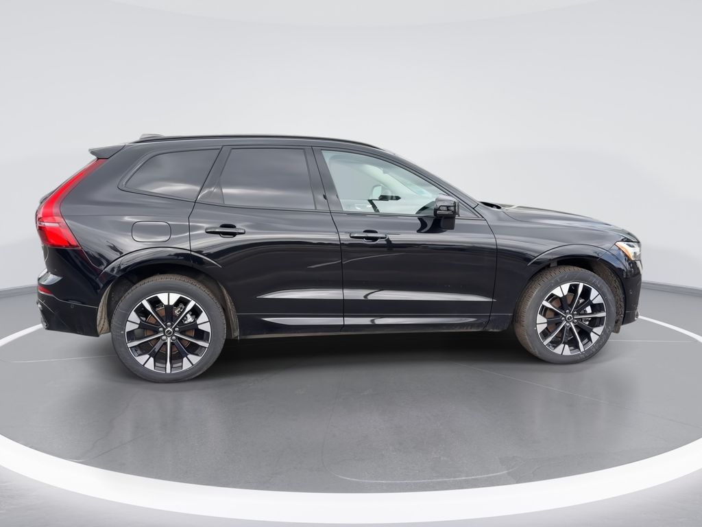 2026 Volvo XC60 Plus - Photo 9
