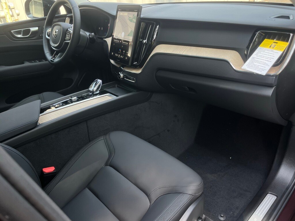 2026 Volvo XC60 B5 Plus photo 2