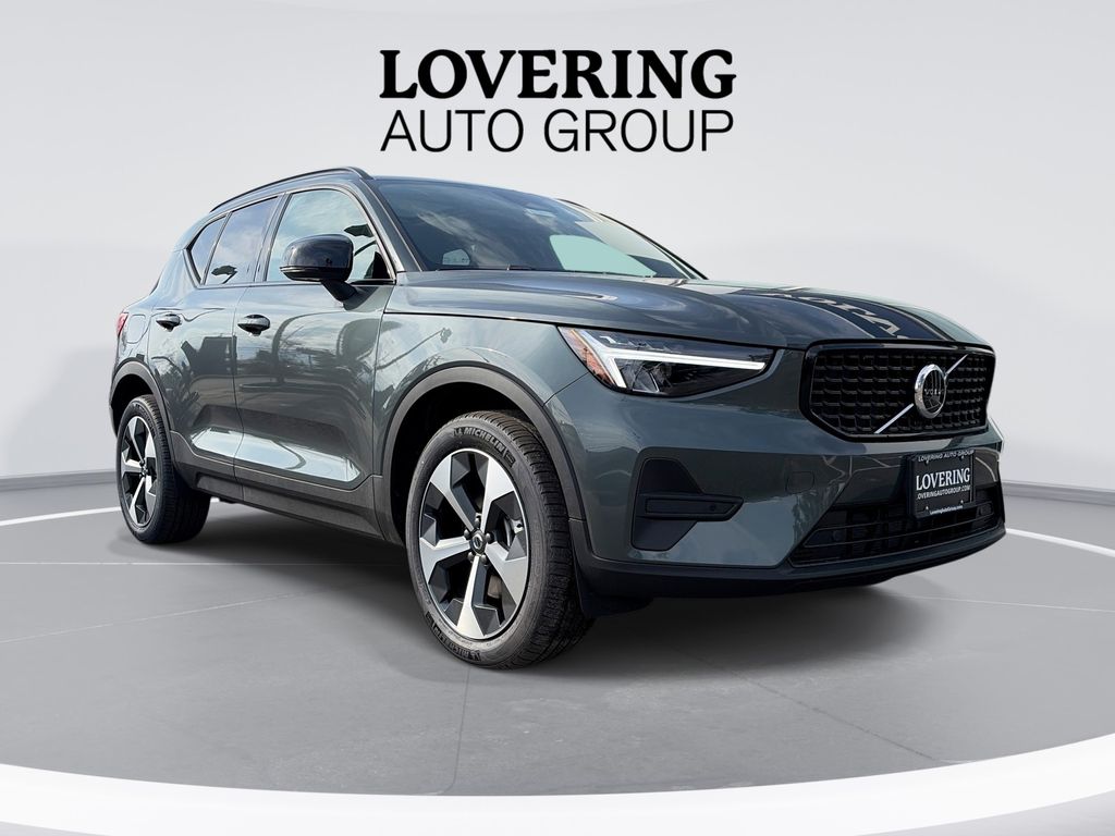 2026 Volvo XC40 B5 Core Dark AWD's photo