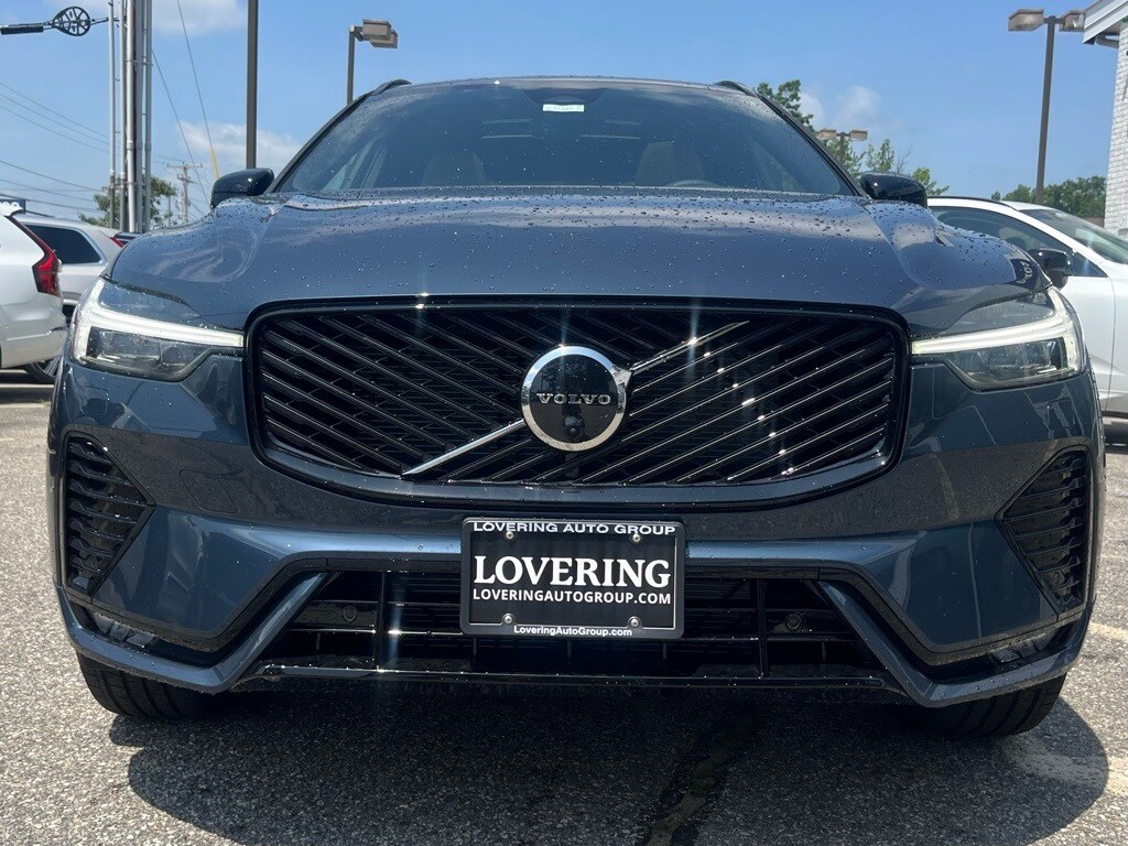 2026 Volvo XC60 B5 Plus photo 2