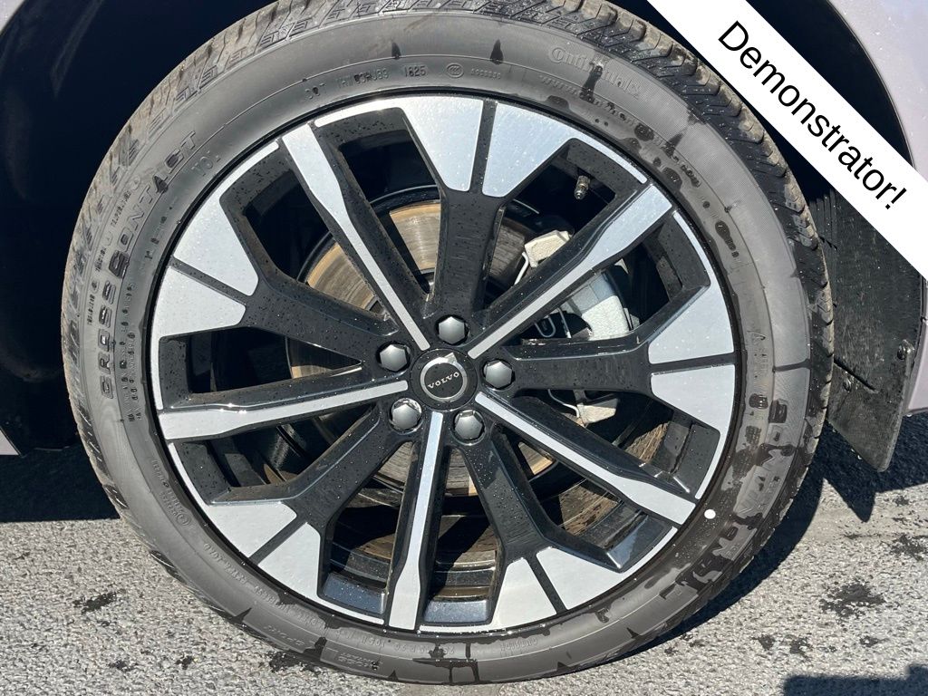 2026 Volvo XC60 Plus - Photo 16