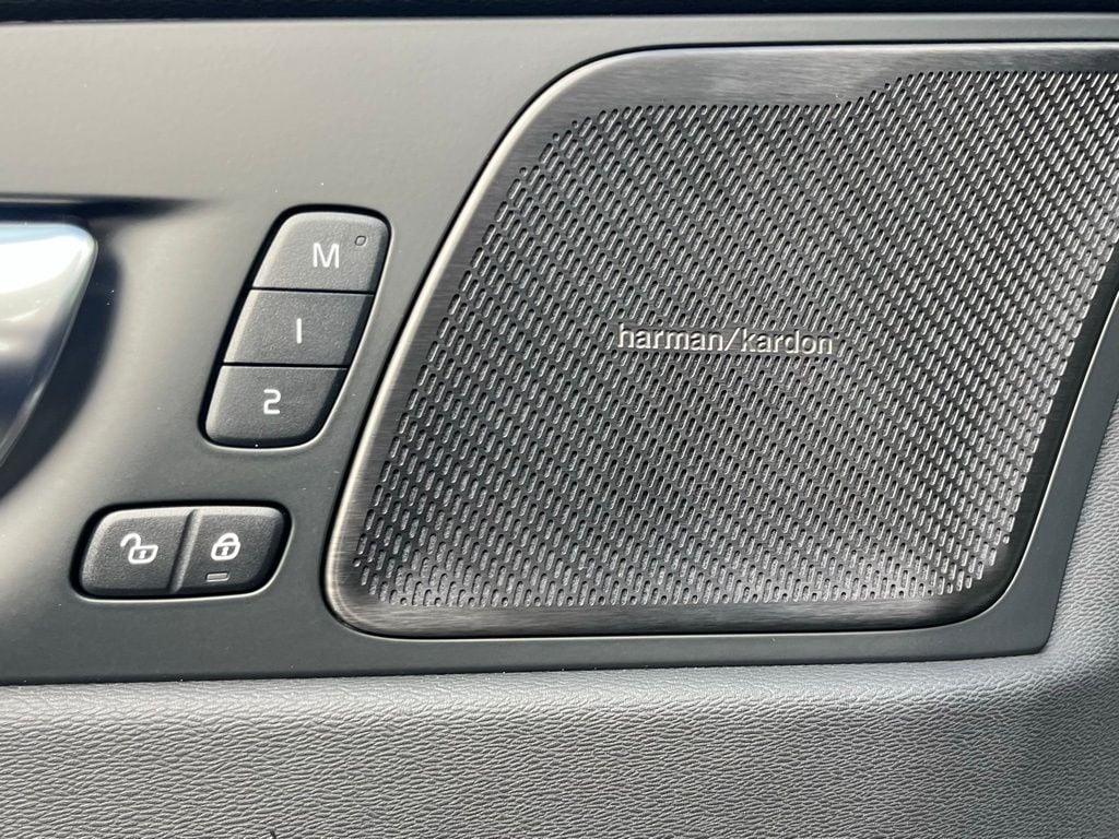 2026 Volvo XC60 Plus - Photo 28