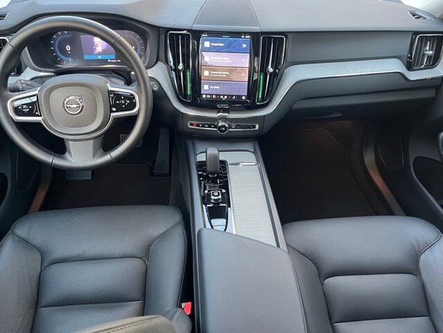 2025 Volvo XC60 B5 Plus photo 2