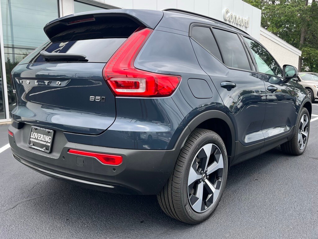 2026 Volvo XC40 Core photo 4