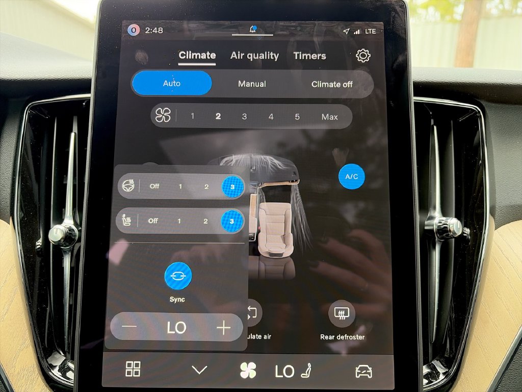 2026 Volvo XC60 Plus - Photo 18