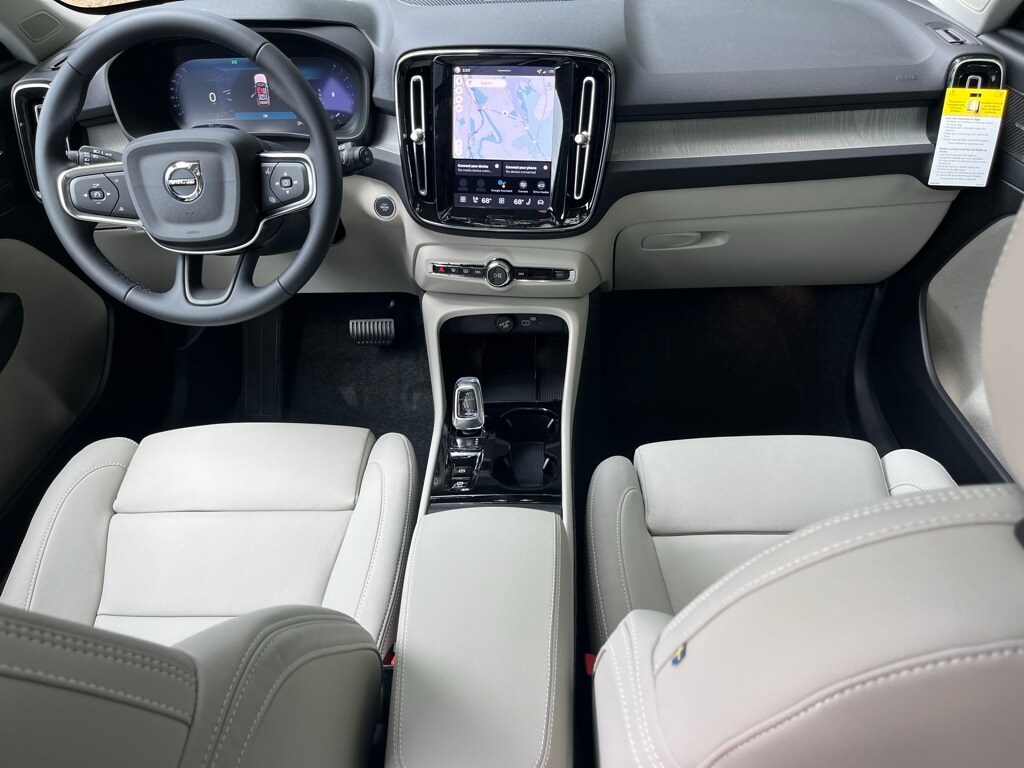 2026 Volvo XC40 photo 4
