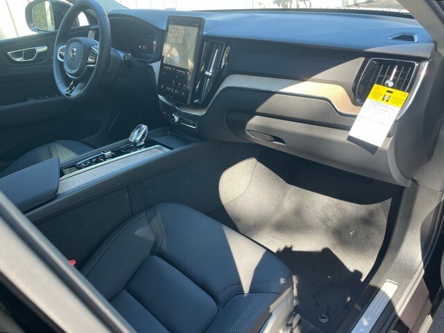 2026 Volvo XC60 B5 Plus photo 2