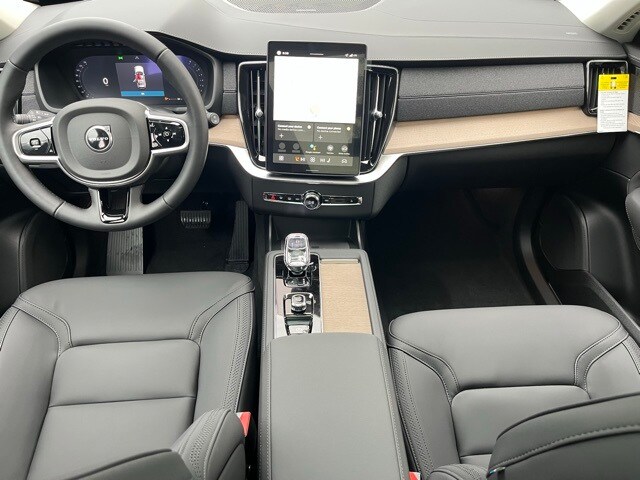 2026 Volvo XC90 Plus photo 3