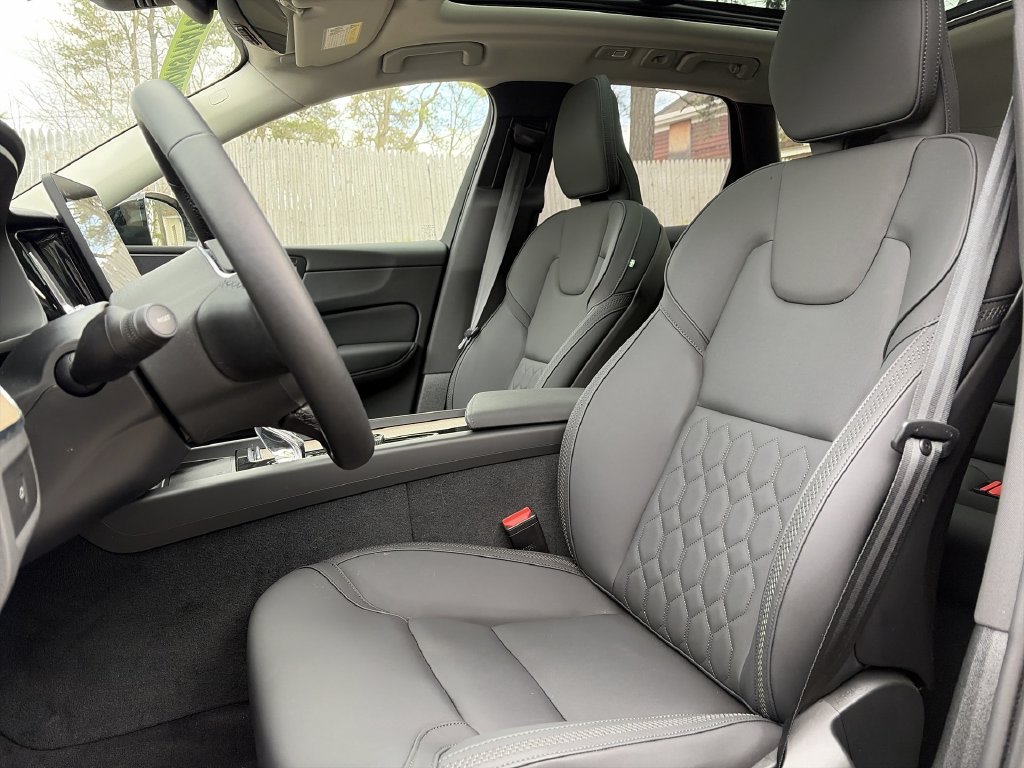 2026 Volvo XC60 Plus - Photo 14