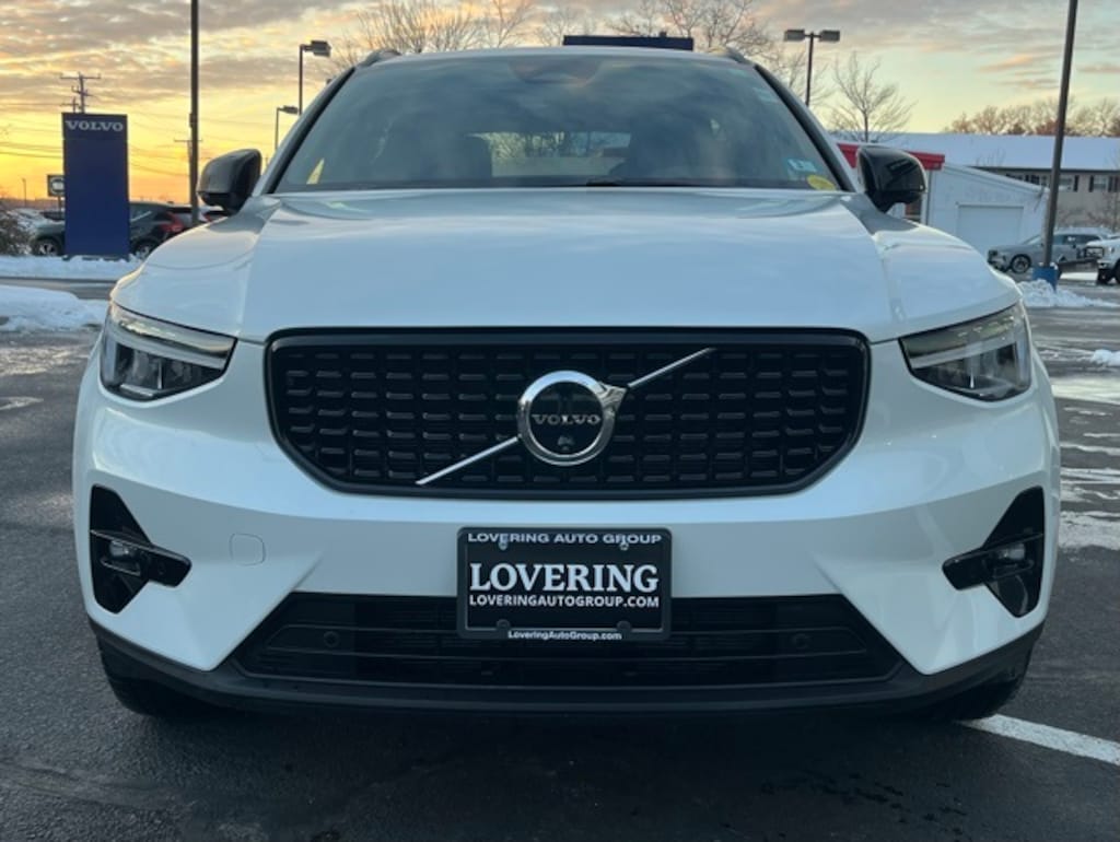 Certified 2025 Volvo XC40 B5 Plus Dark Theme SUV