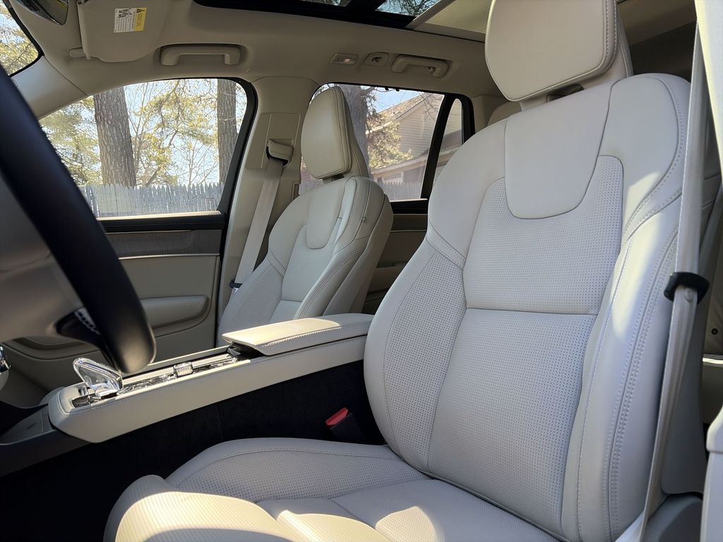 2026 Volvo XC90 Ultra - Photo 13