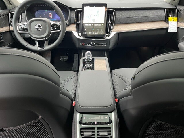2025 Volvo XC90 Plus photo 4