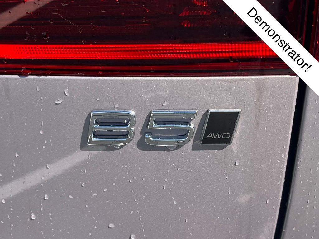 2026 Volvo XC60 Plus - Photo 15