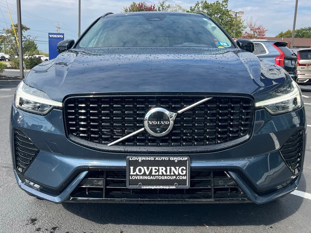 2025 Volvo XC60 B5 Plus photo 2