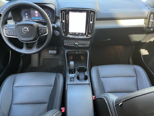 2025 Volvo XC40 Core photo 4