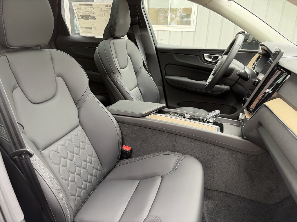 2026 Volvo XC60 Plus - Photo 26