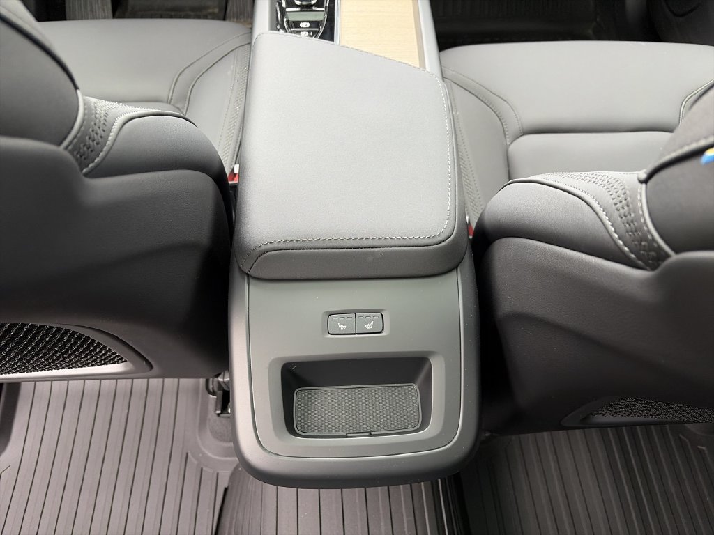 2026 Volvo XC60 Plus - Photo 23