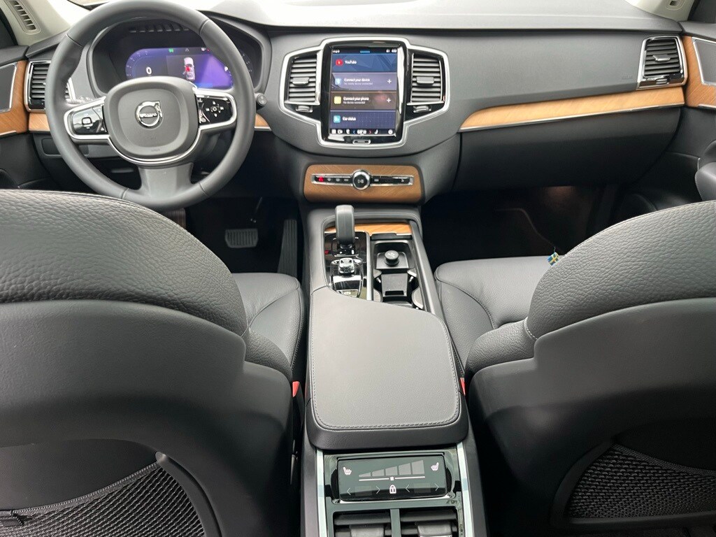 2024 Volvo XC90 B5 Plus photo 4