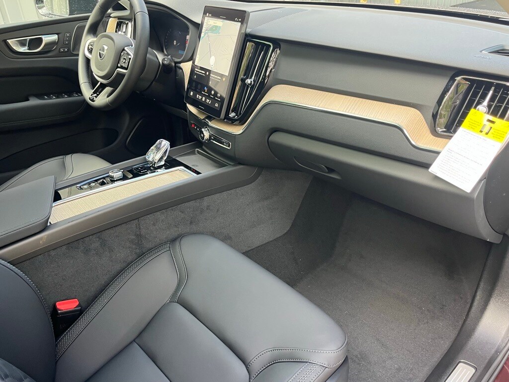 2026 Volvo XC60 B5 Plus photo 2