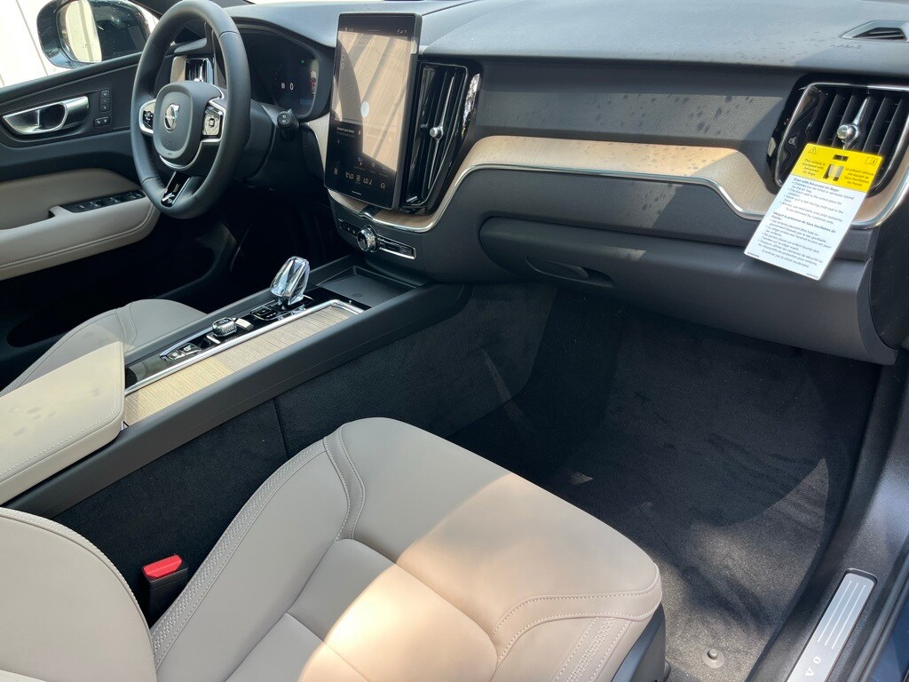 2026 Volvo XC60 B5 Plus photo 3
