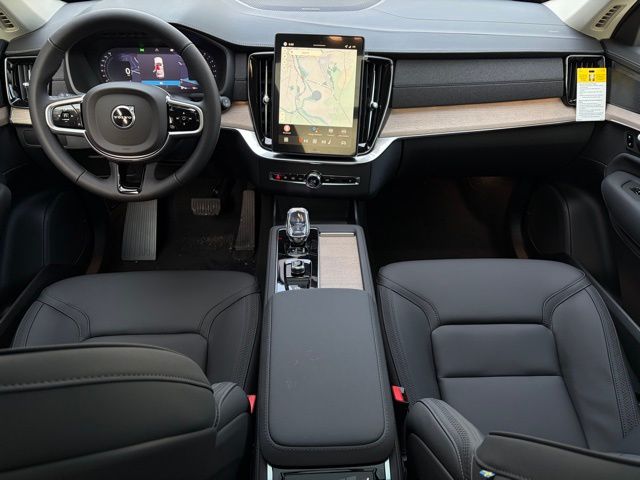 2026 Volvo XC90 Plus photo 2