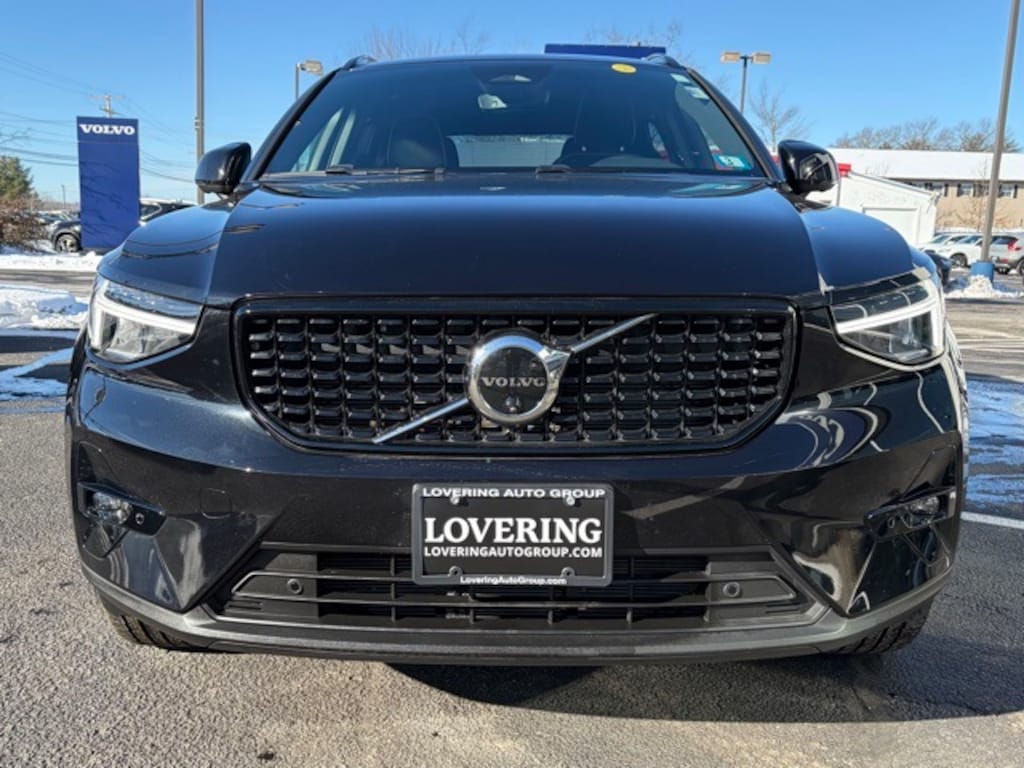 Certified 2025 Volvo XC40 B5 Plus Dark Theme SUV