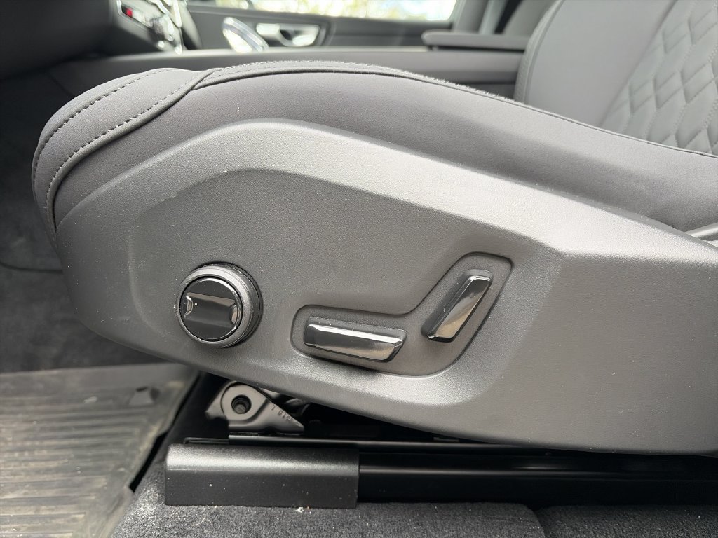 2026 Volvo XC60 Plus - Photo 15