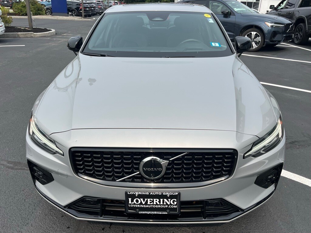 2024 Volvo S60 Ultimate photo 3