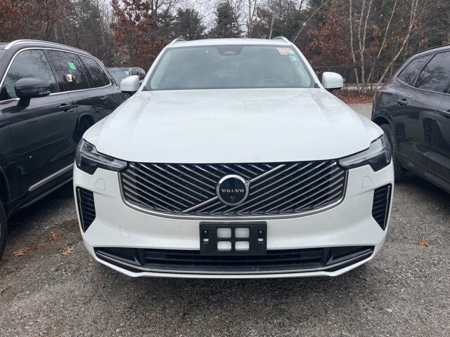 2025 Volvo XC90 B5 Plus photo 2