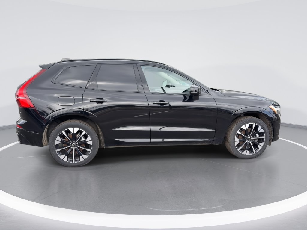 2026 Volvo XC60 Plus - Photo 10