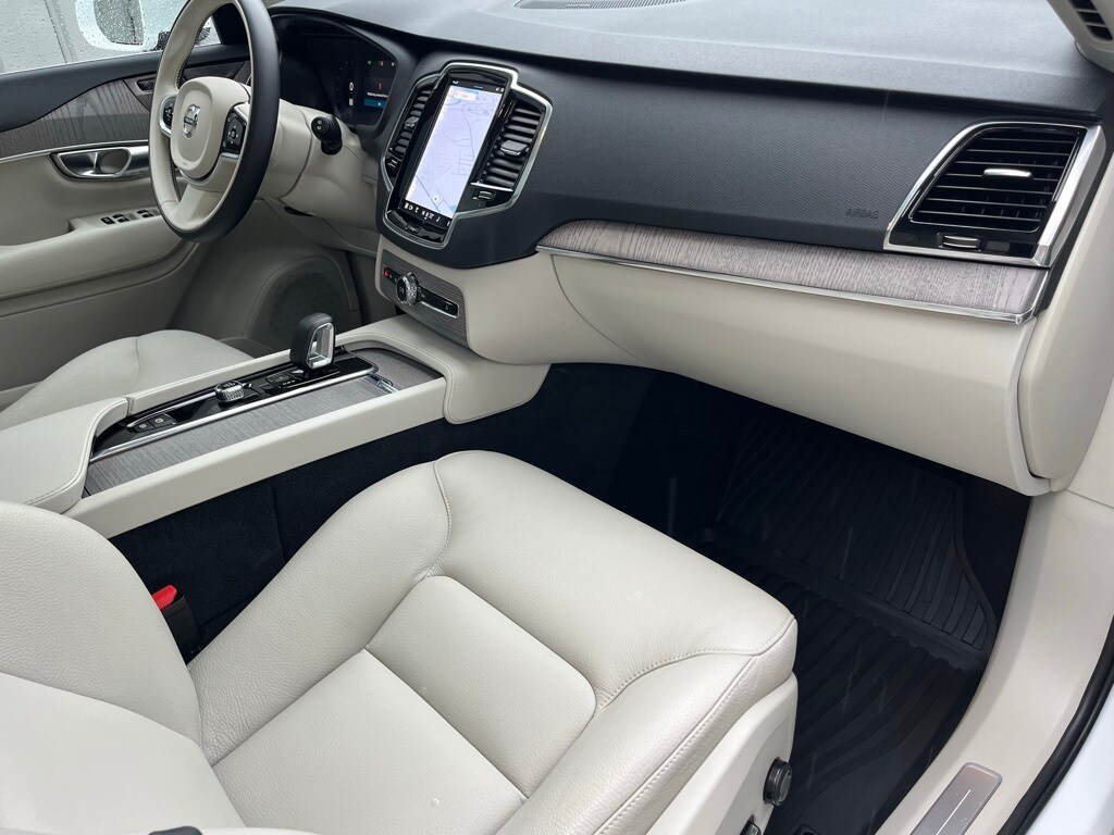 2023 Volvo XC90 Recharge T8 Plus photo 2
